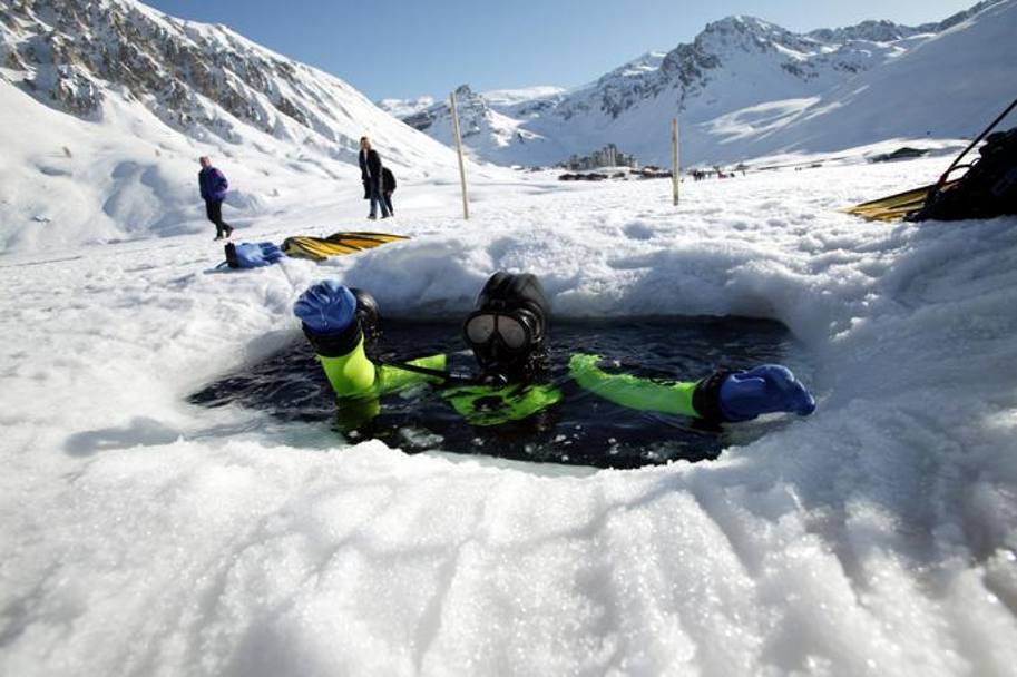 Ice diving, immersioni nel lago ghiacciato. PHOTO ALBAN MICHON